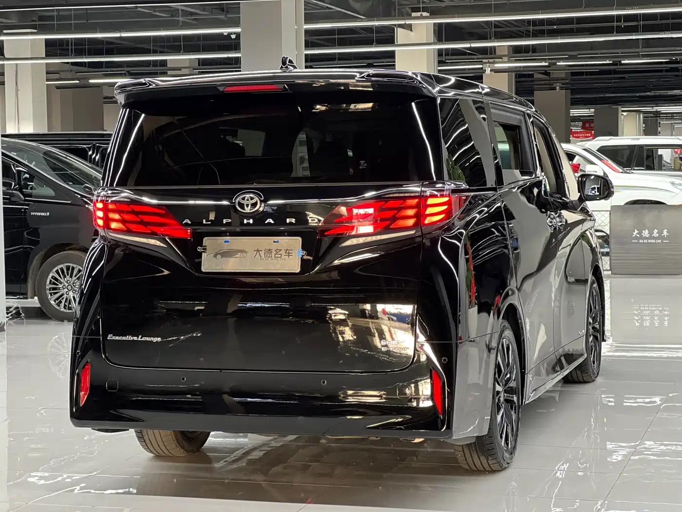 Toyota Alphard 2024 Hybrid 2.5L Ultimate Enjoyment Edition фото 4