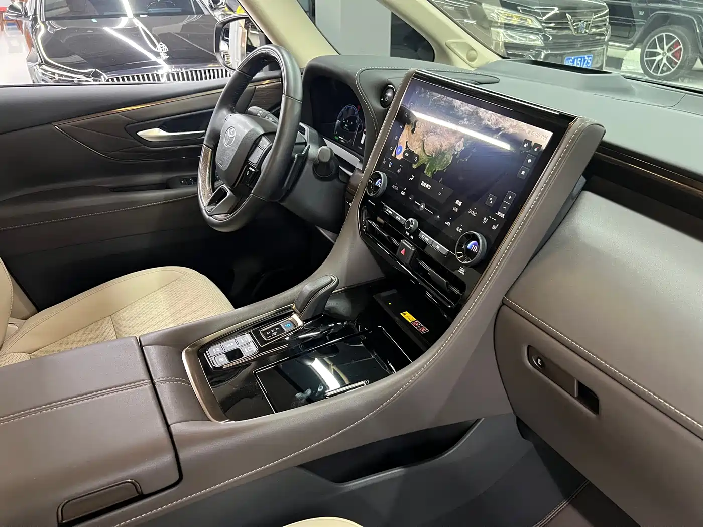 Toyota Alphard 2024 Hybrid 2.5L Ultimate Enjoyment Edition фото 27