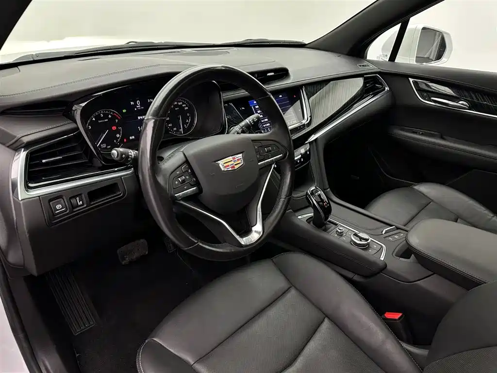 CADILLAC XT6