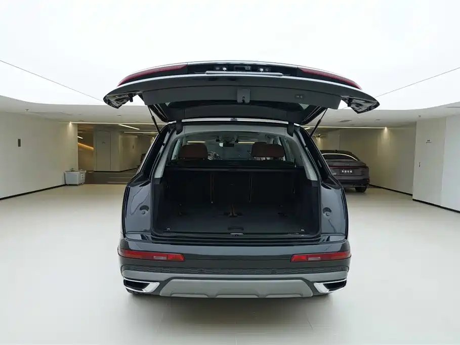 Audi Q7 2023 45 TFSI quattro S line Sport фото 6