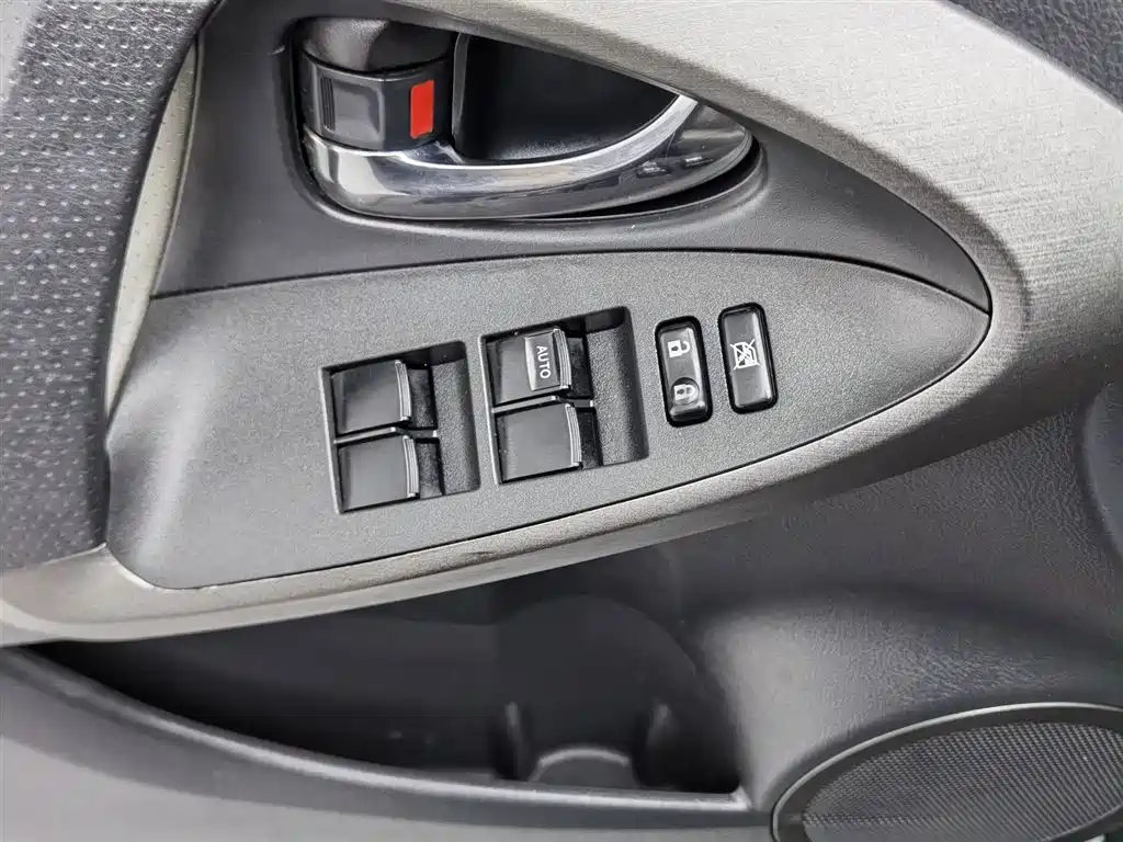 Toyota RAV4 Rongfang 2009 2.4L Automatic Luxury Edition фото 9