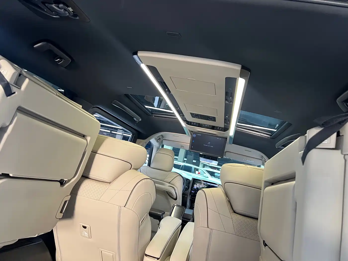 Toyota Alphard 2024 Hybrid 2.5L Ultimate Enjoyment Edition фото 9