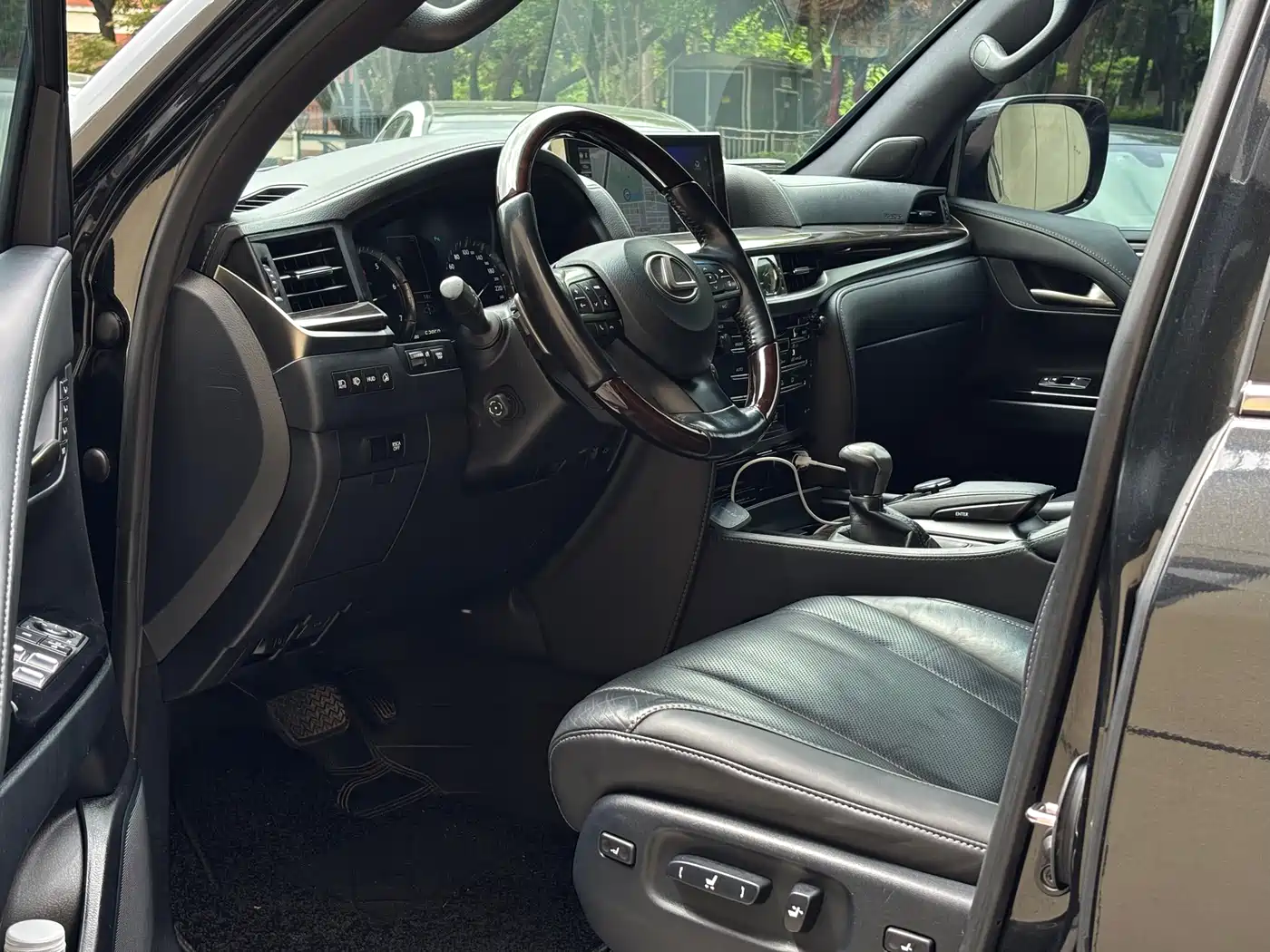 Lexus LX 2017 570 Prestige Luxury фото 4