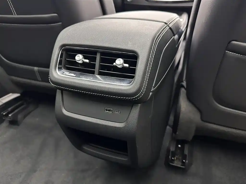 Cadillac XT5 2025 2.0T Luxury фото 23