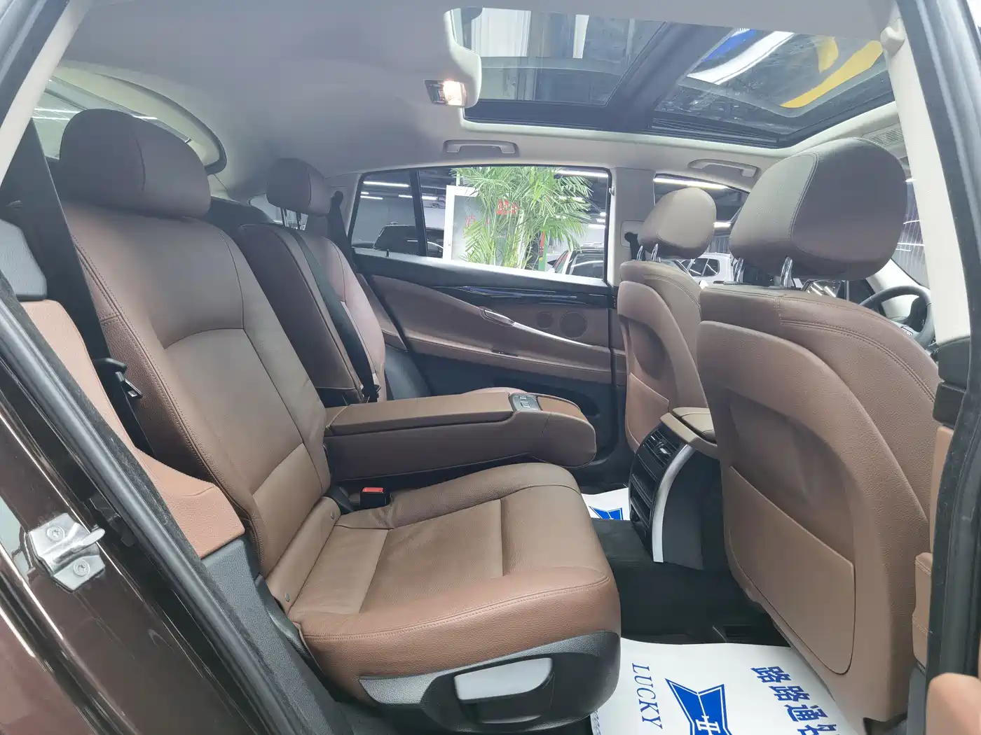 BMW 5 Series GT 2015 528i Leading фото 9