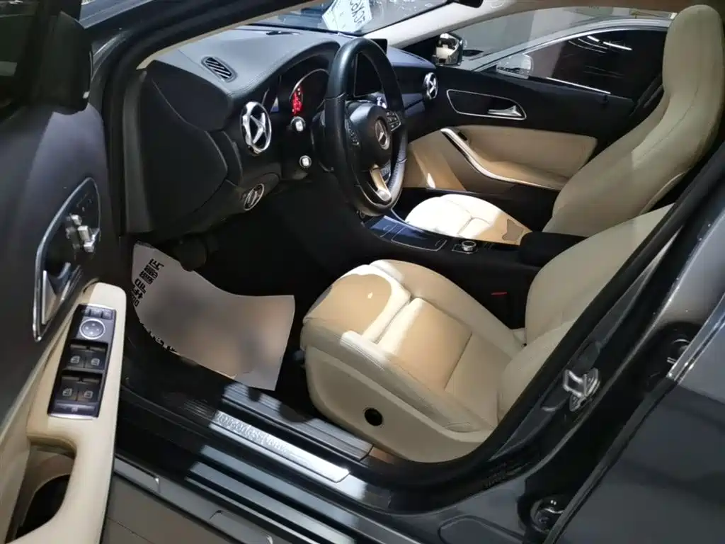 Mercedes-Benz GLA 2017 GLA 220 4MATIC Fashion фото 16