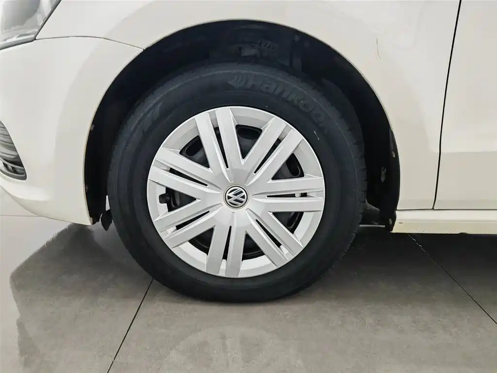 Volkswagen Polo 2016 1.4L Automatic Trend фото 17
