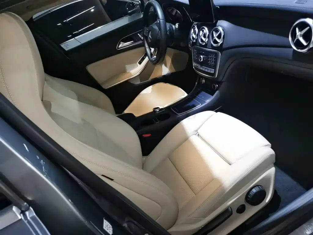 Mercedes-Benz GLA 2017 GLA 220 4MATIC Fashion фото 25
