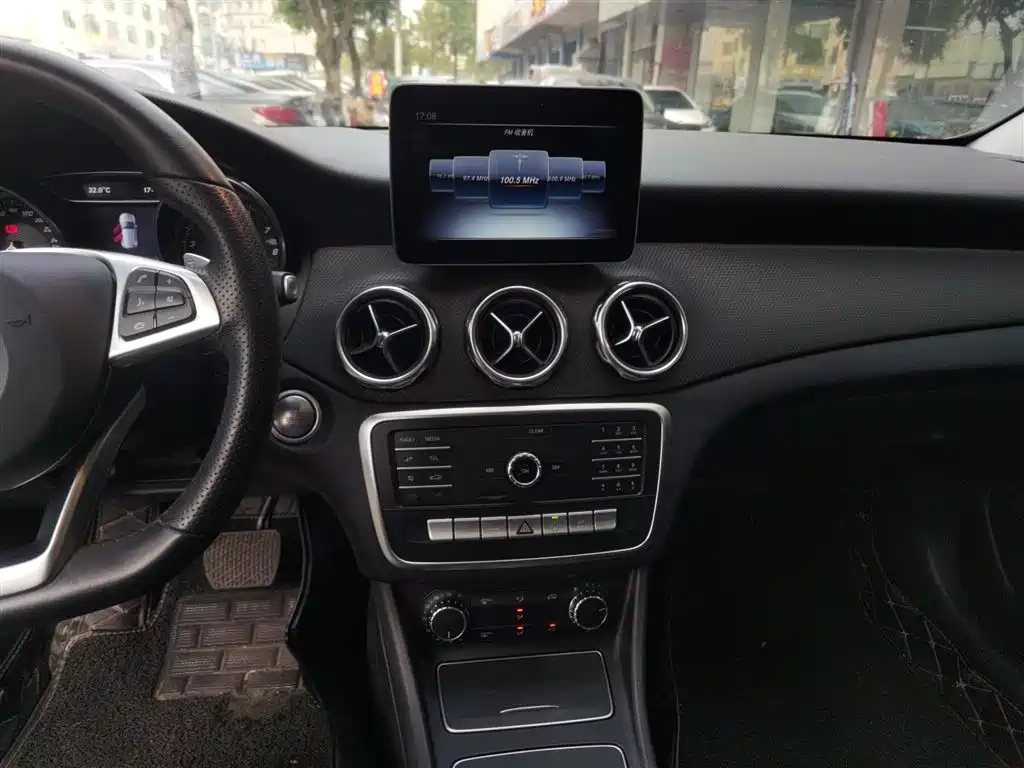 Mercedes-Benz GLA 2019 GLA 200 Dynamic фото 13