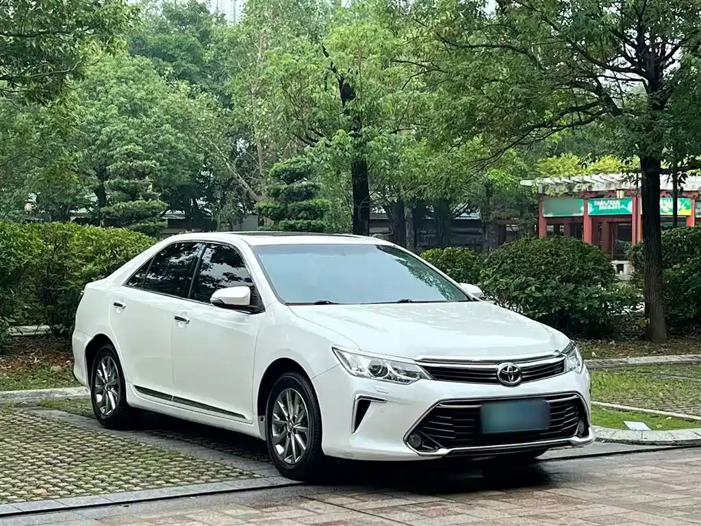 Toyota Camry 2016 2.0G 10th Anniversary Luxury Edition фото 7