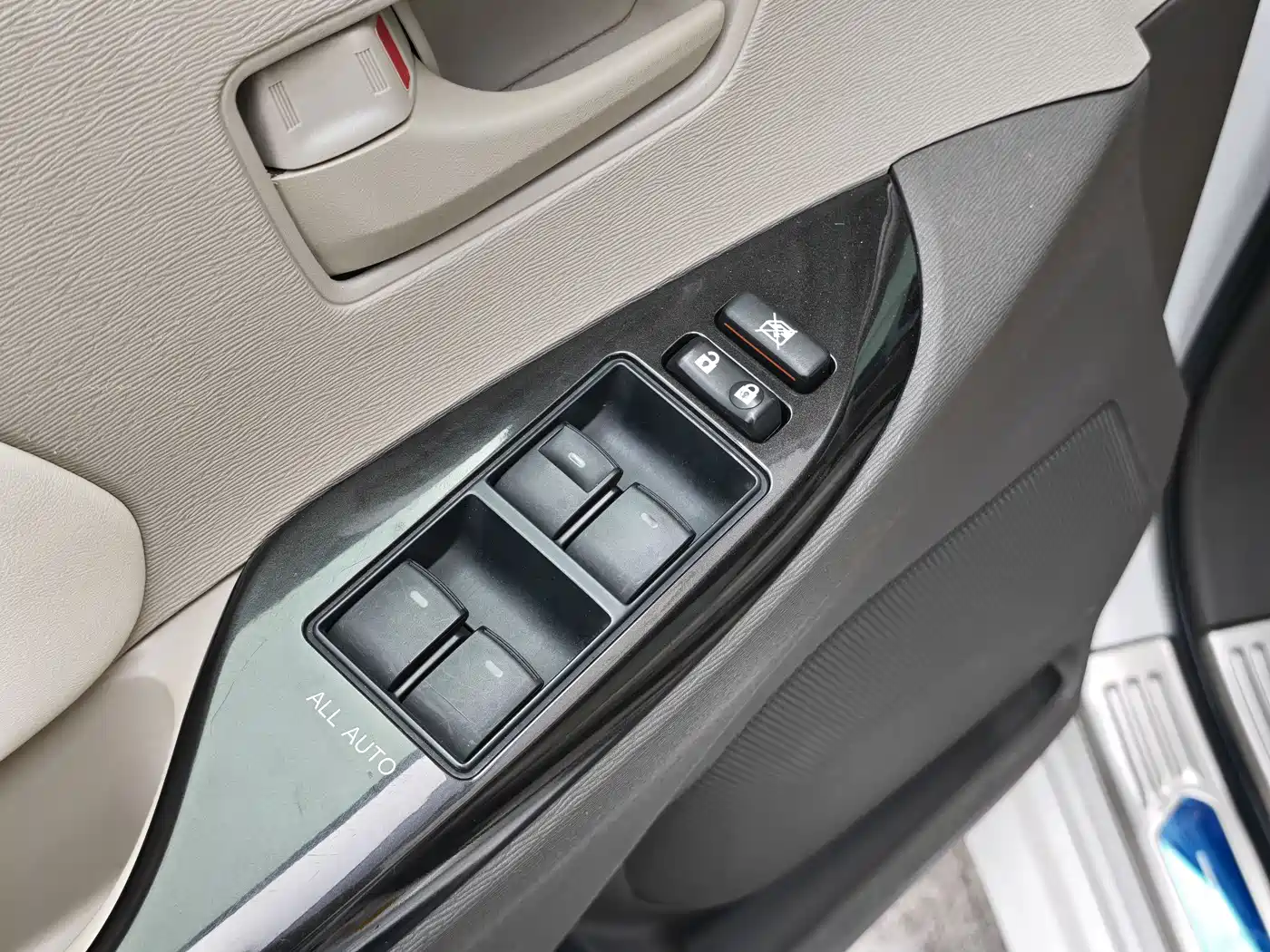 Toyota Sienna 2013 3.5L 4WD Automatic фото 24