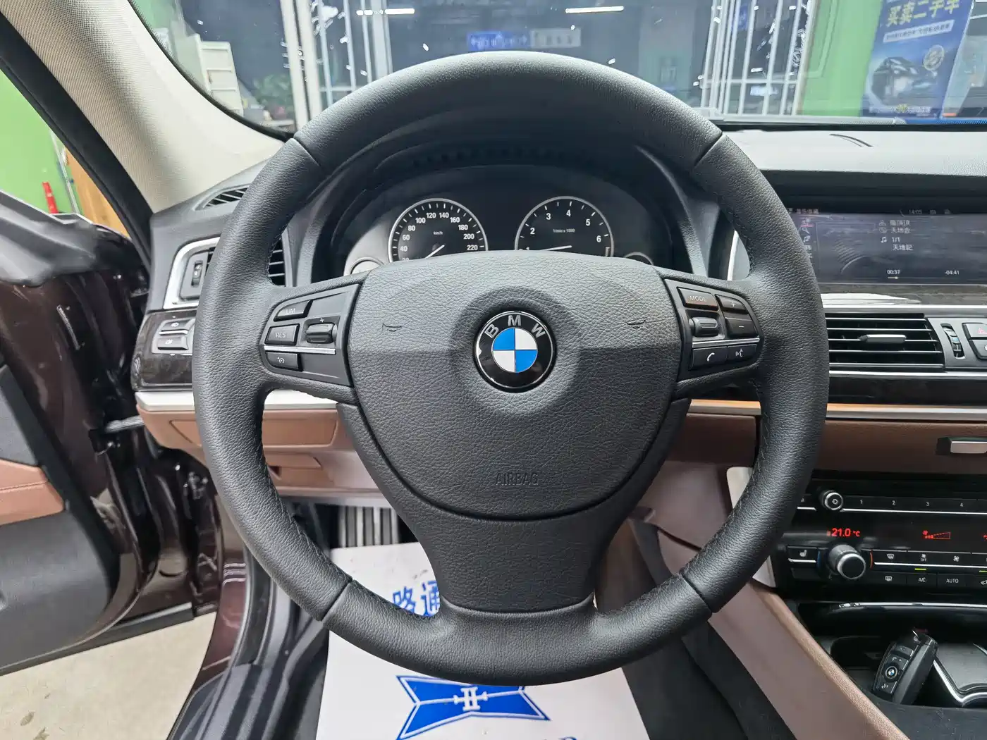 BMW 5 Series GT 2015 528i Leading фото 10