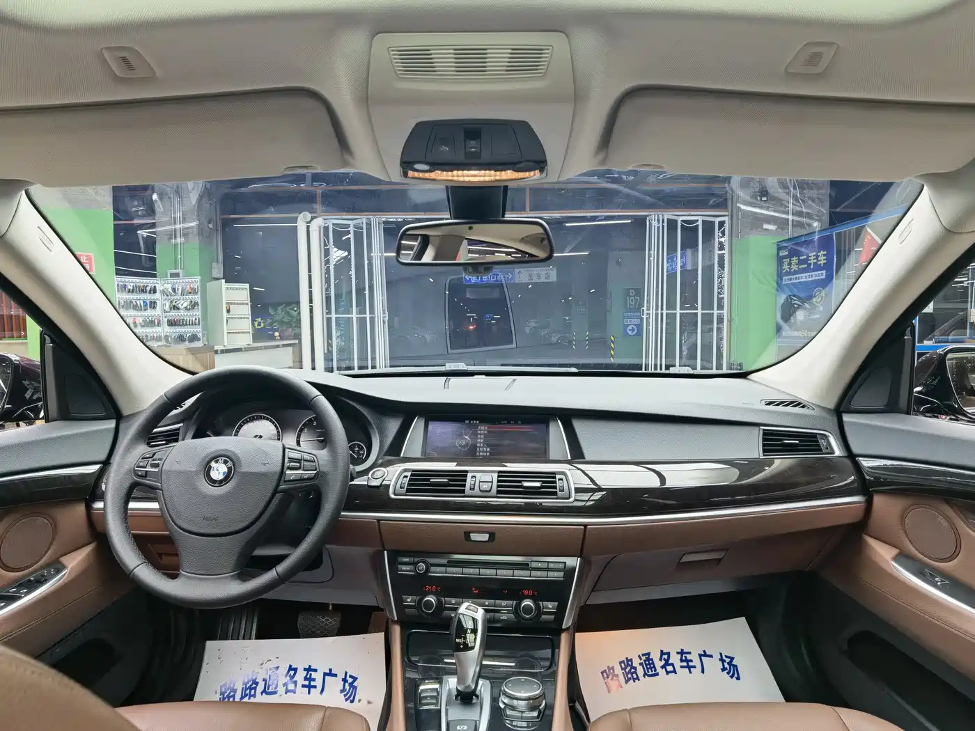 BMW 5 Series GT 2015 528i Leading фото 7