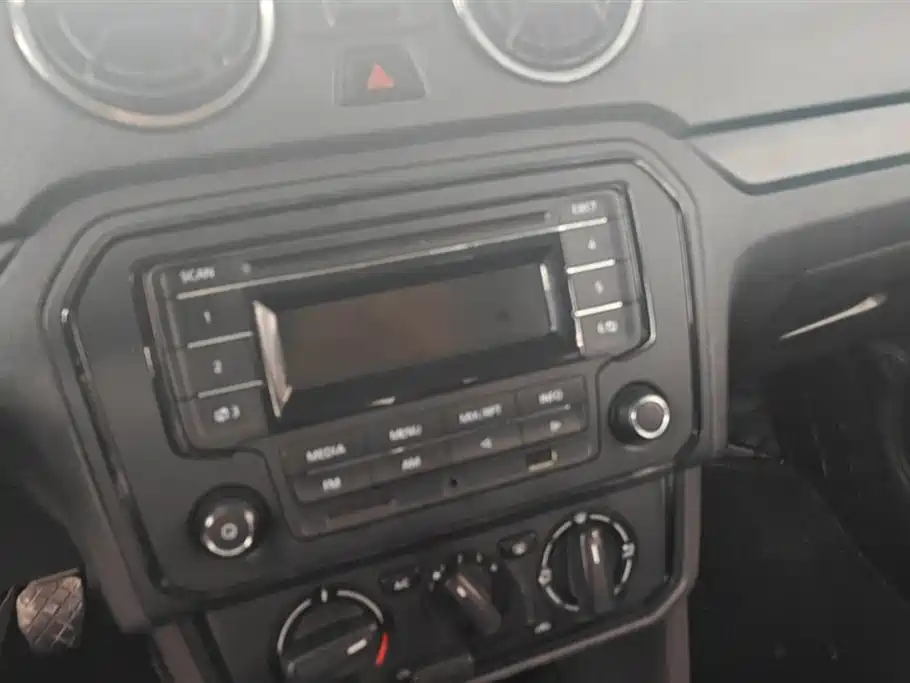 Volkswagen Jetta 2017 1.5L Manual Fashion фото 13
