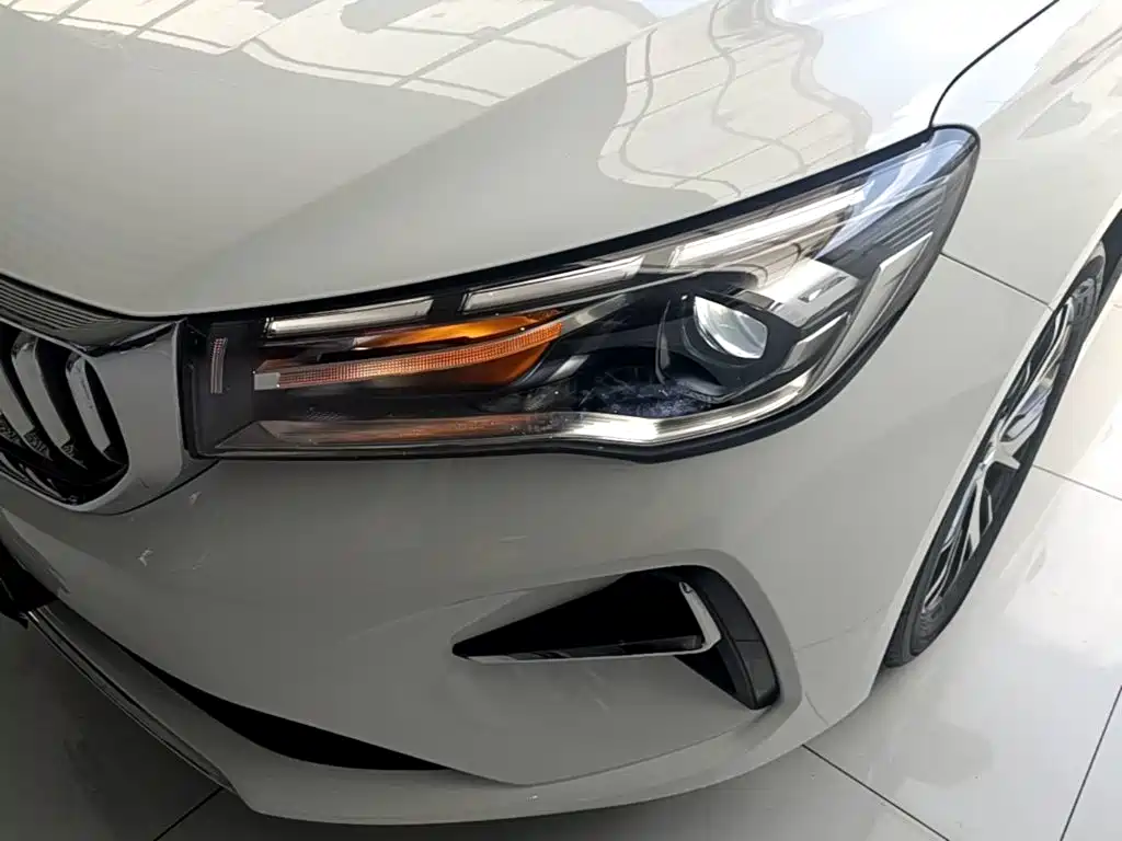 Фото 24 - Geely Emgrand