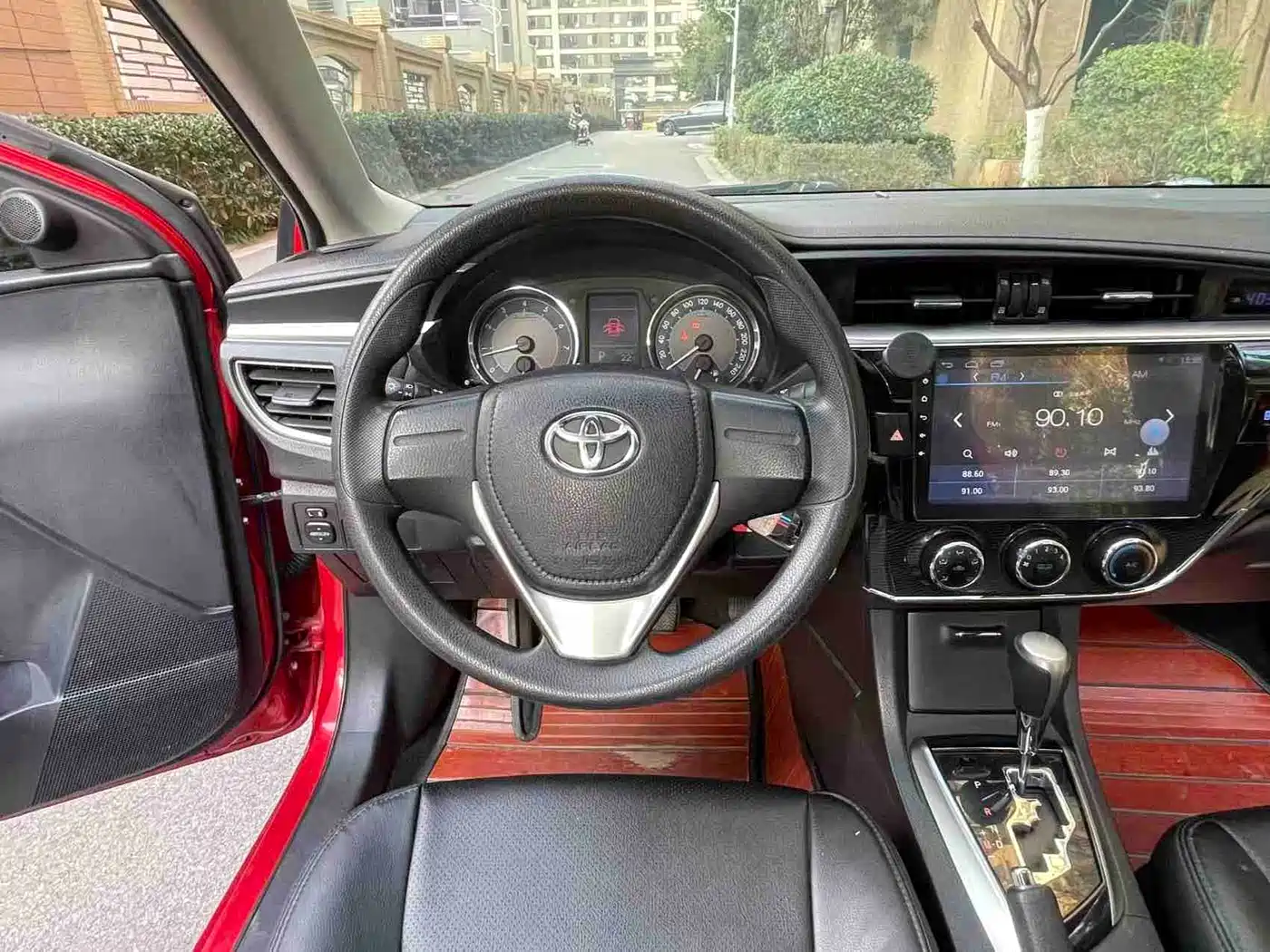 Toyota Corolla 2014 1.6L CVT GL-i фото 9
