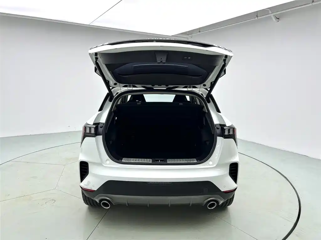 Lynk & Co 06 2020 1.5T Halo фото 6