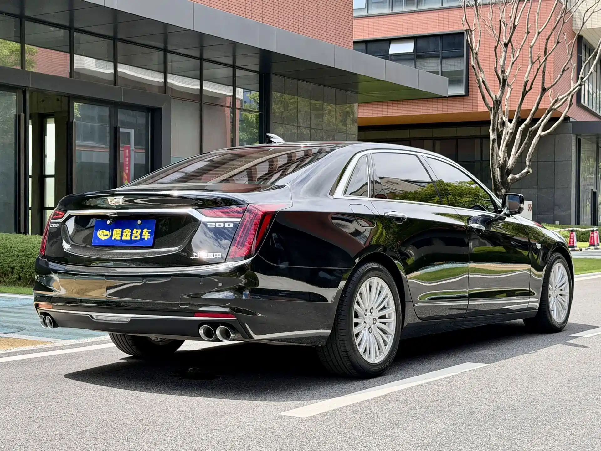 Фото 20 - Cadillac CT6