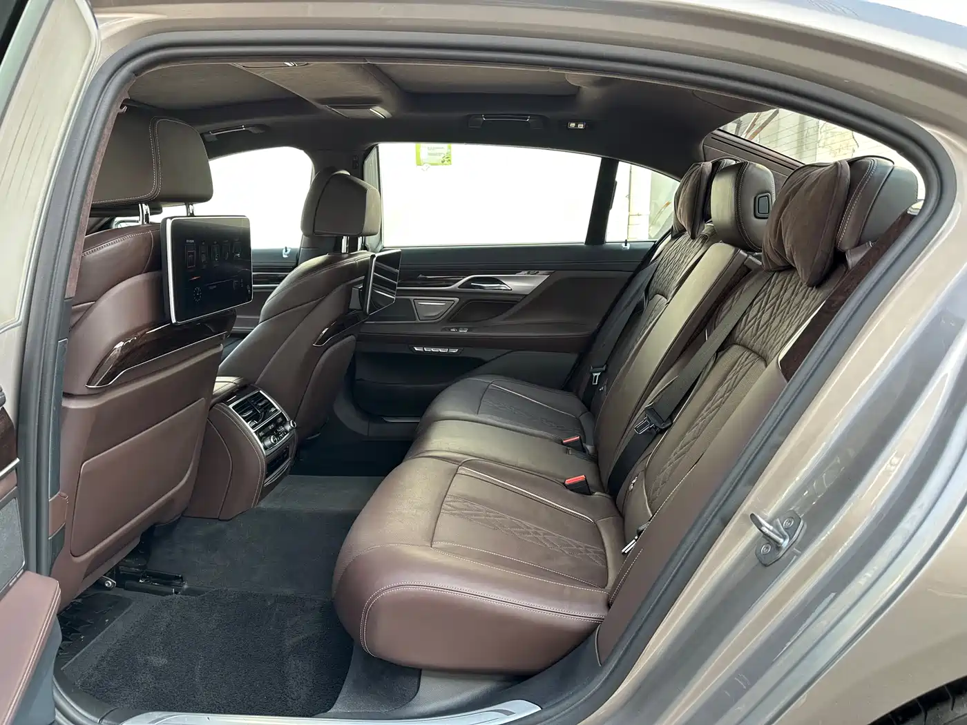 BMW 7 Series 2017 740Li xDrive Luxury Edition фото 6
