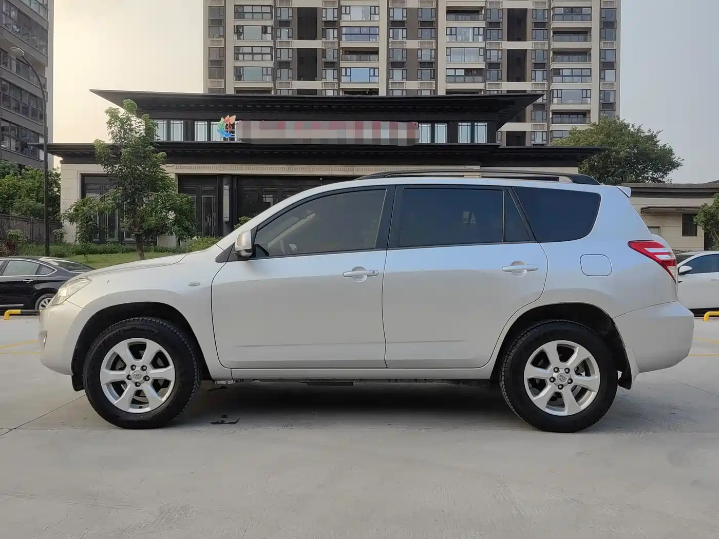 Toyota RAV4 Rongfang 2011 2.0L Automatic Classic Edition фото 9