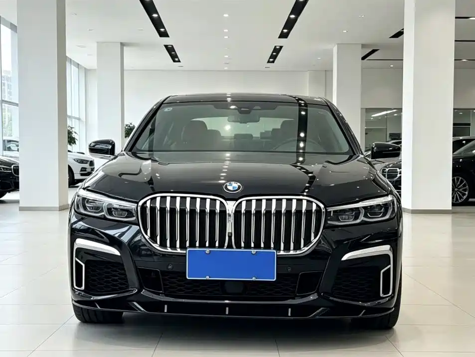 BMW 7 Series 2017 740Li xDrive Luxury Edition фото 2