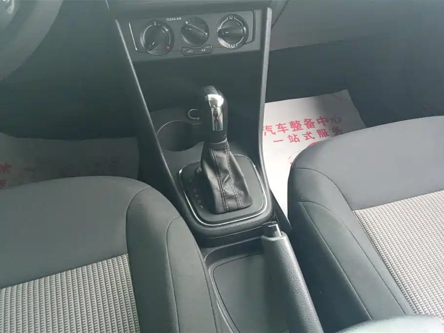 Volkswagen Polo 2016 1.4L Automatic Trend фото 16