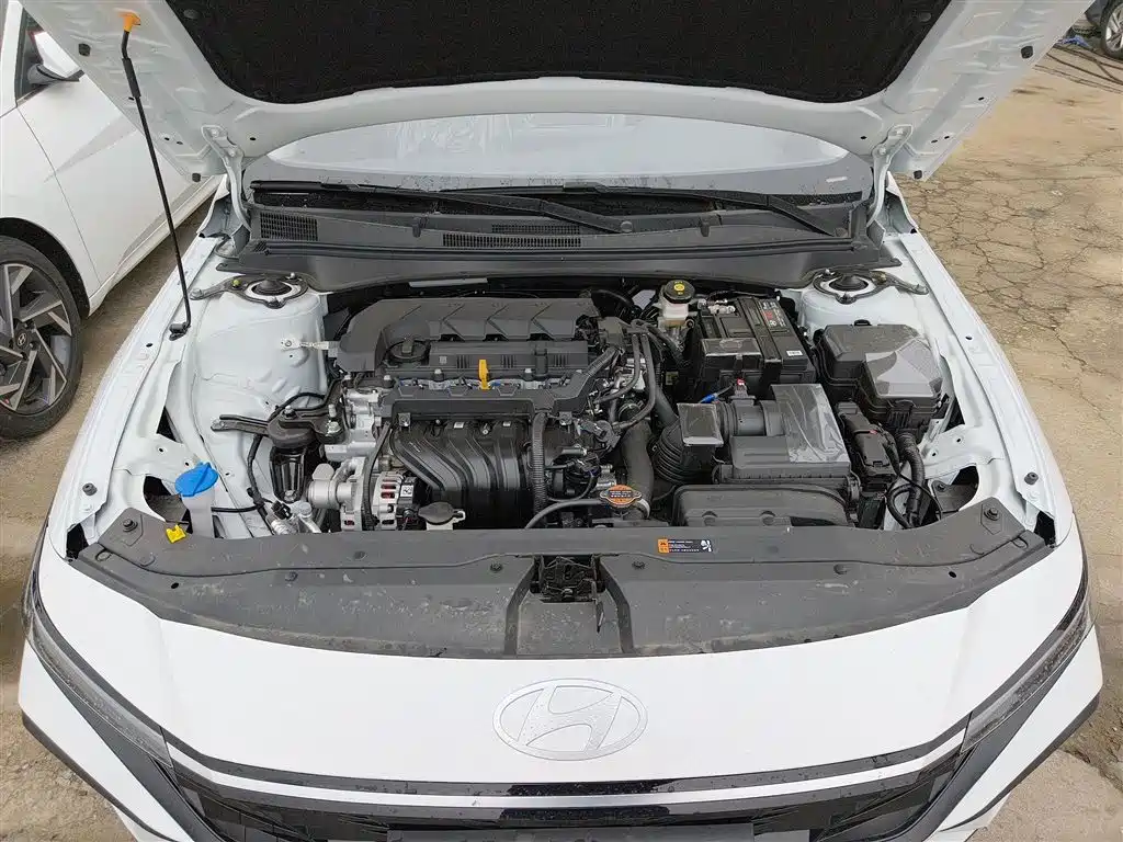 MODERN ELANTRA