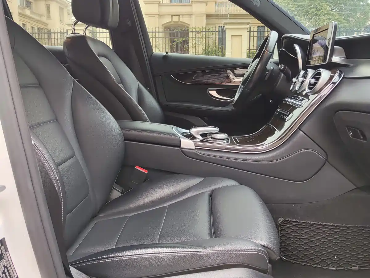 Mercedes-Benz GLC 2018 GLC 260 4MATIC Luxury фото 16