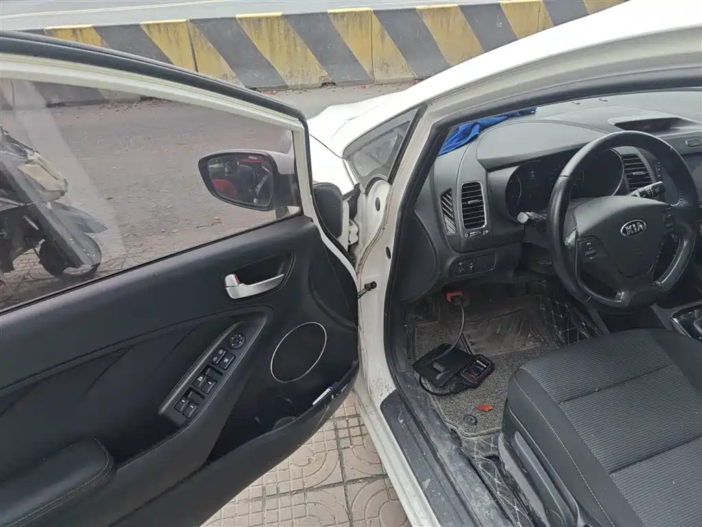 Kia K3 2016 1.6L Manual GLS фото 16
