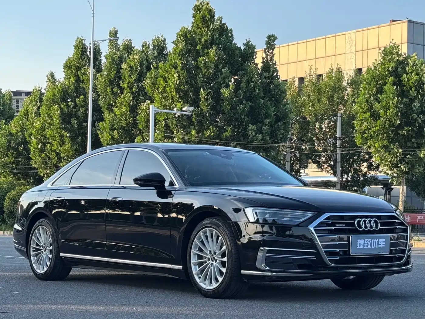 Audi A8 2022 A8L 50 TFSI quattro Comfort Collector's Edition фото 3
