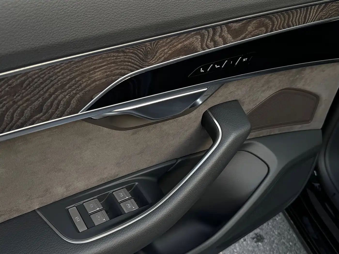 Audi A8 2022 A8L 50 TFSI quattro Comfort Collector's Edition фото 28