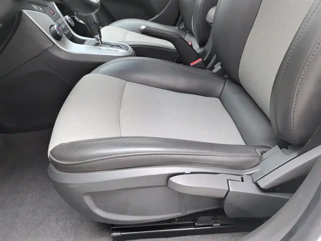 Chevrolet Cruze 2013 Model 1.8L SE AT фото 20