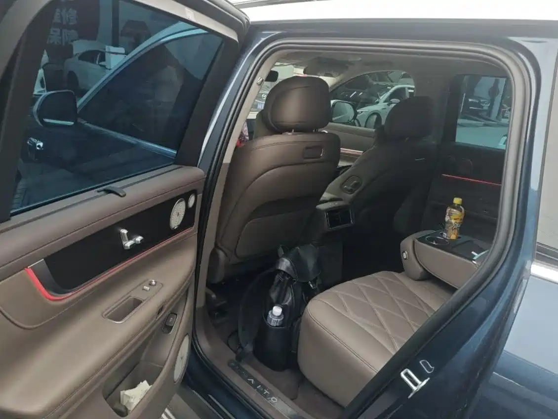 AITO Wenjie AITO M9 2025 Extended Range Ultra 52kWh 5-Seater фото 2