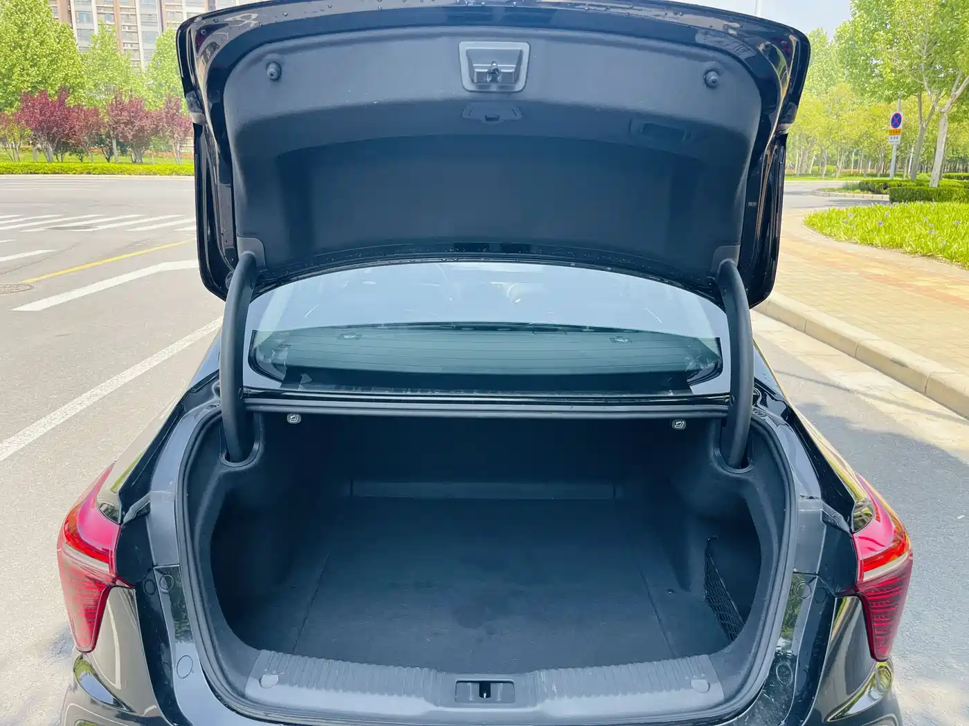 Hongqi H5 2024 1.5T DCT Smart Connect Flag Rhythm Edition фото 29