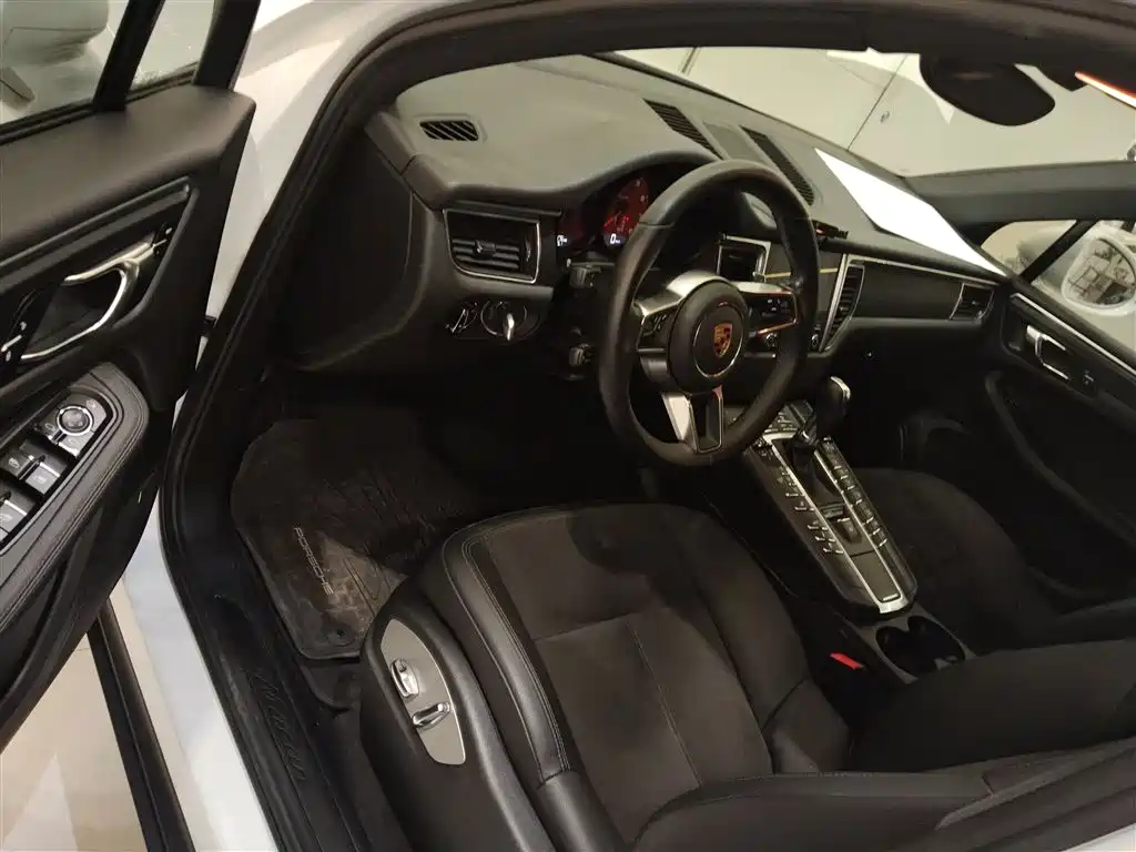 Porsche Macan 2017 Macan 2.0T фото 13