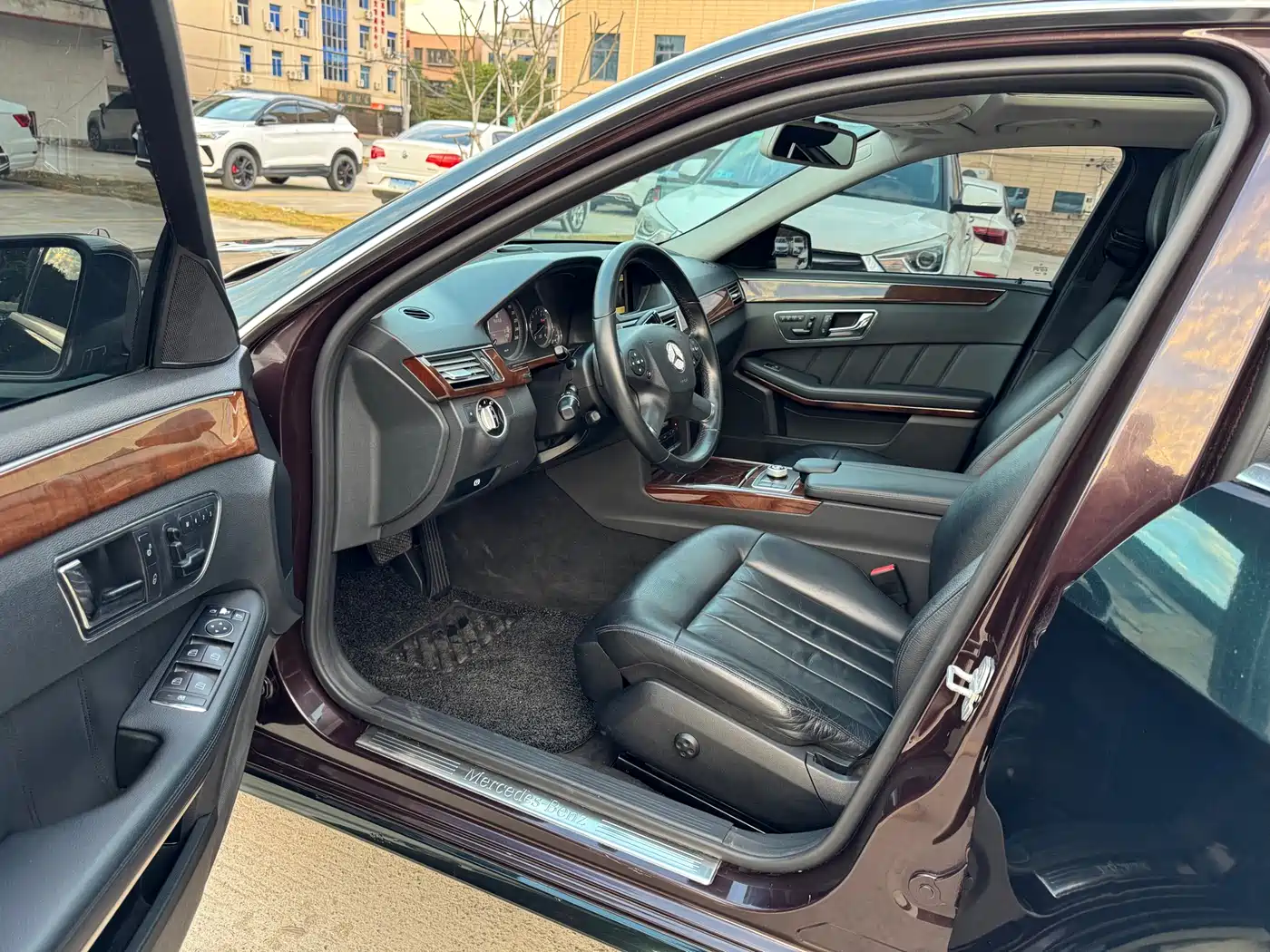 Mercedes-Benz E-Class 2012 E 300 L Fashion Luxury фото 8