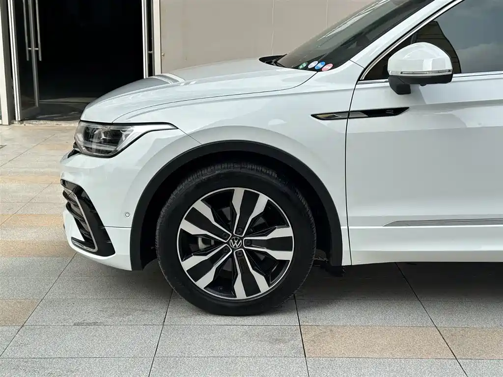 Volkswagen Tiguan L 2024 330TSI Automatic 2WD R-Line Premium Enjoyment Edition фото 19
