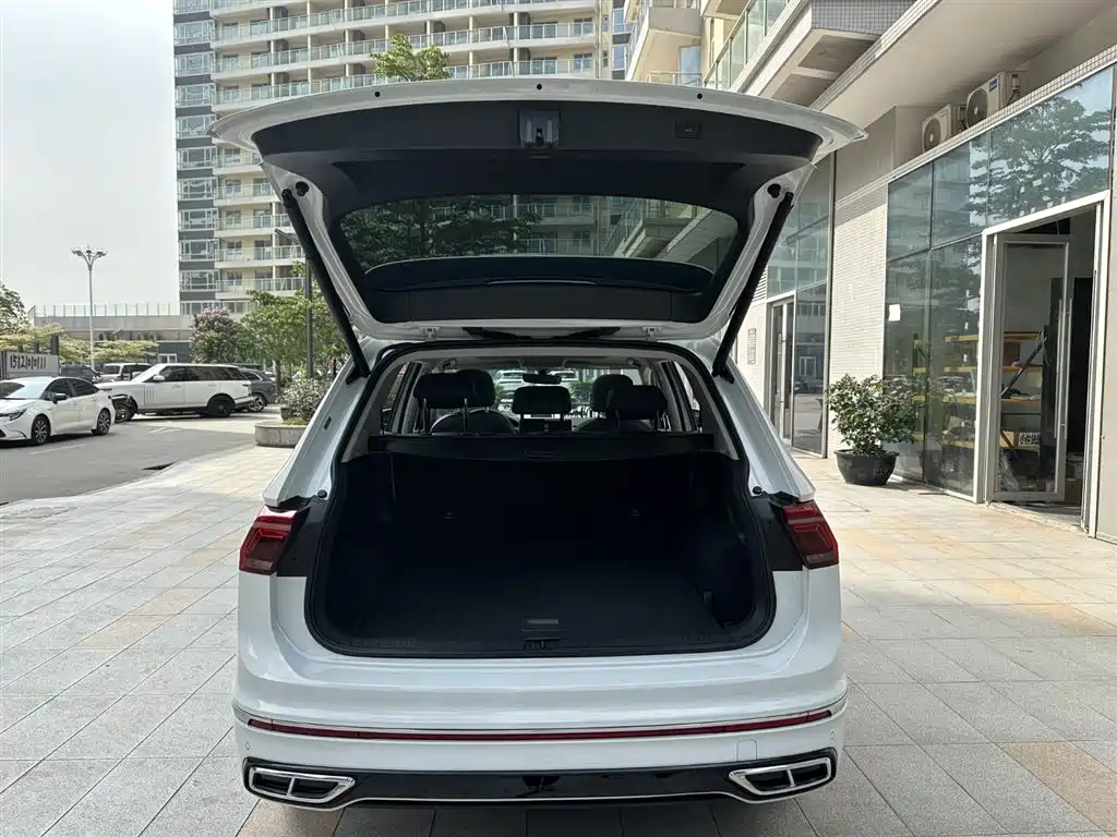 Volkswagen Tiguan L 2024 330TSI Automatic 2WD R-Line Premium Enjoyment Edition фото 21