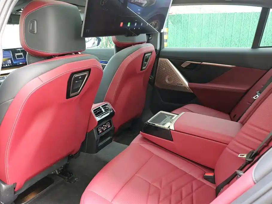 BMW 5 Series 2025 530Li Premium M Sport Package фото 10