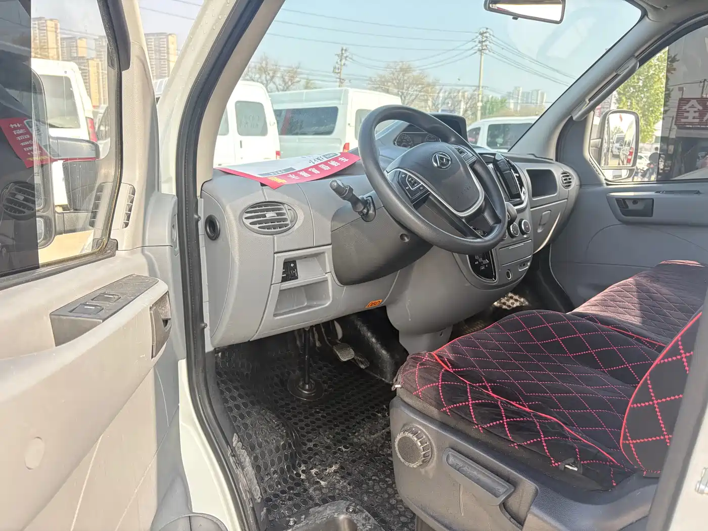 SAIC Maxus Xintu V80 2023 2.0T AMT Classic Aoyun Power Edition Short Wheelbase Medium Roof 5/6 Seats фото 10
