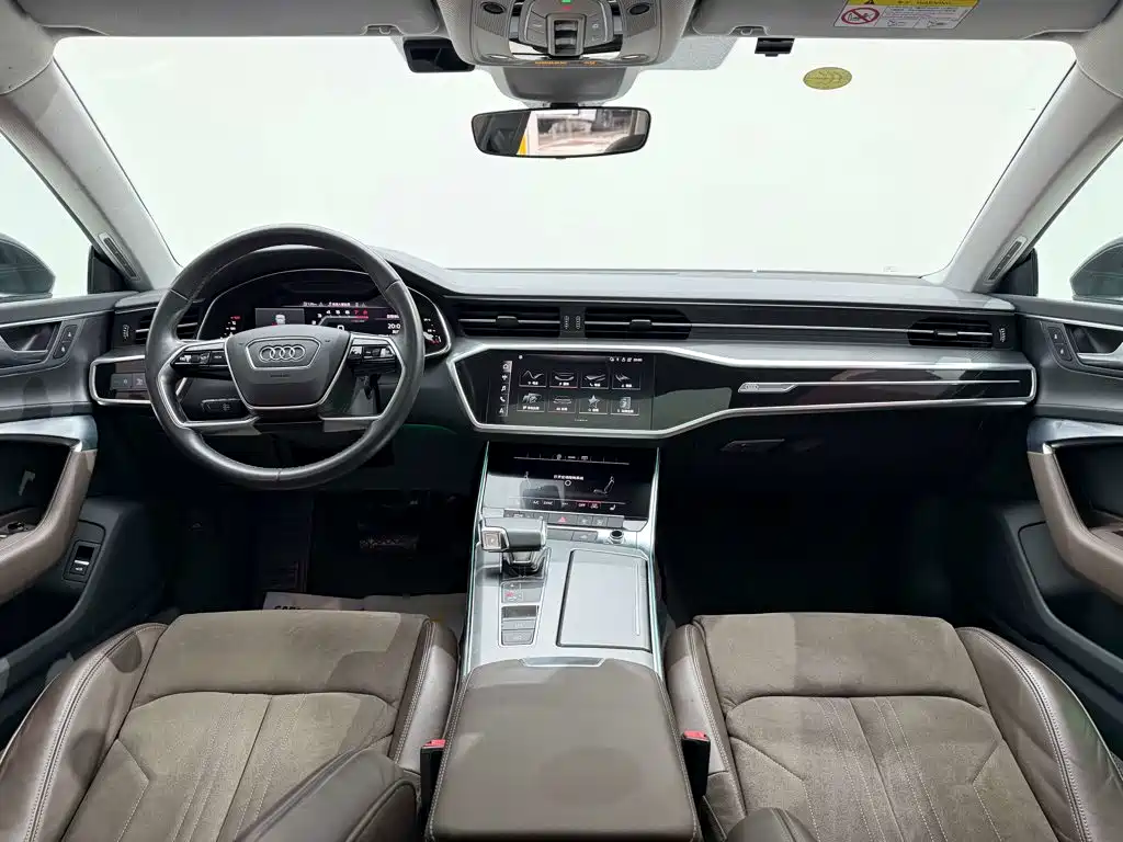 Photo 13 - Audi A7L