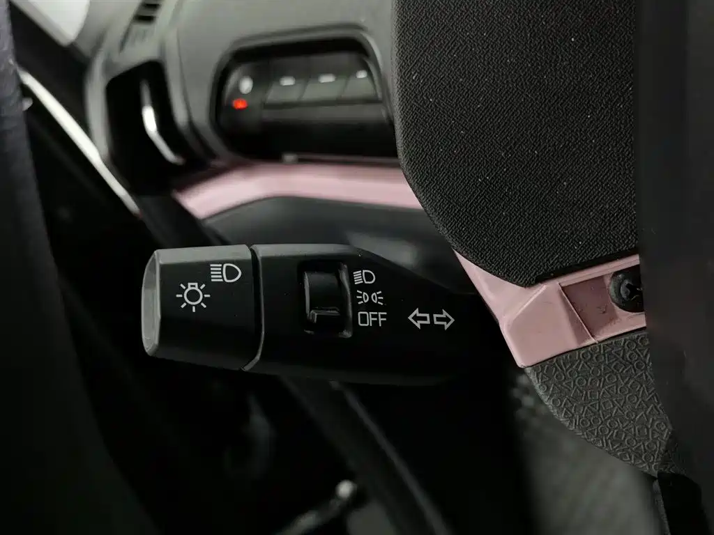 Baojun Baojun E300 2020 Stellar Smart Travel Edition 21