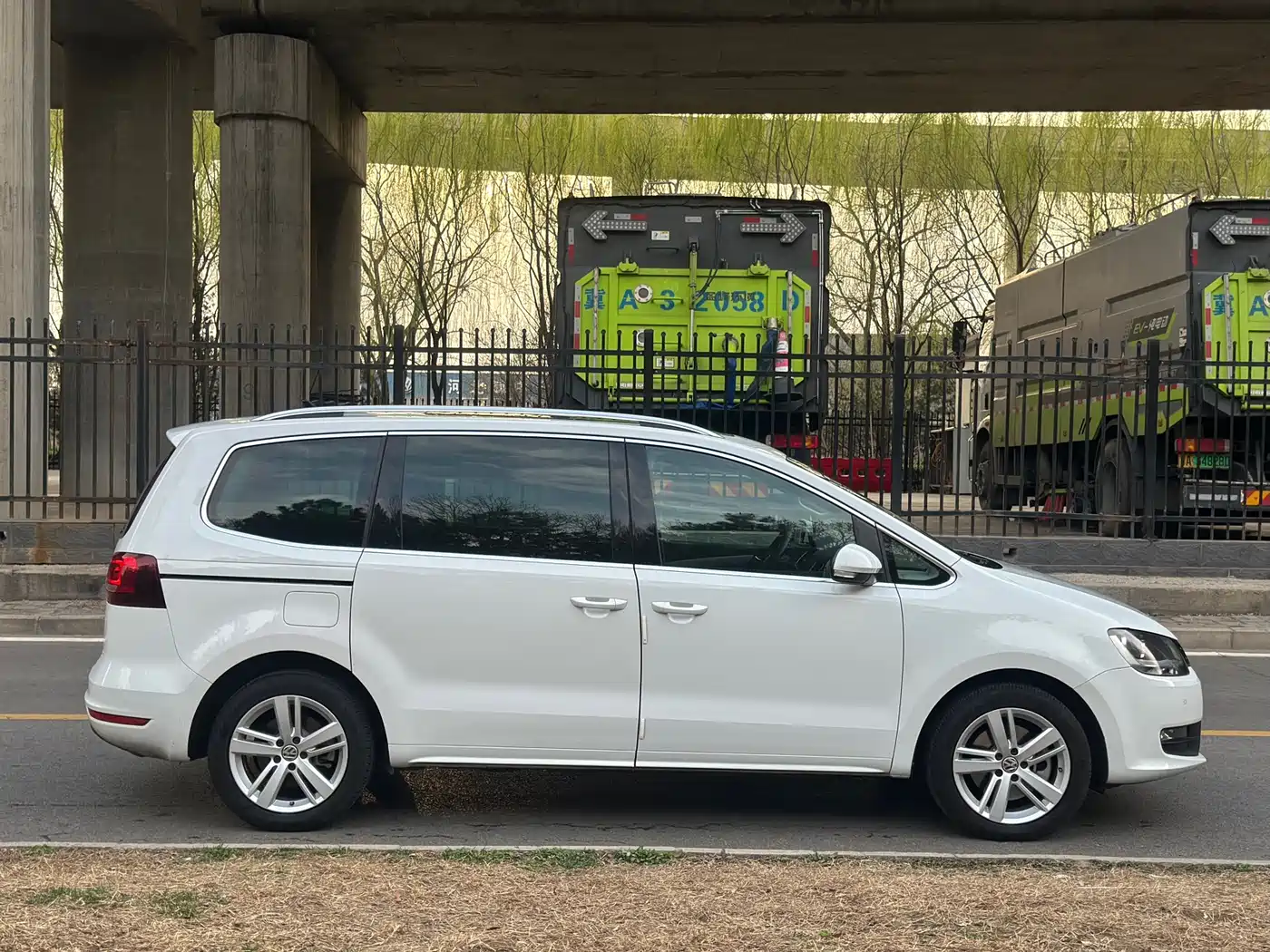 Volkswagen Sharan 2018 380TSI Comfort 7-Seater фото 4