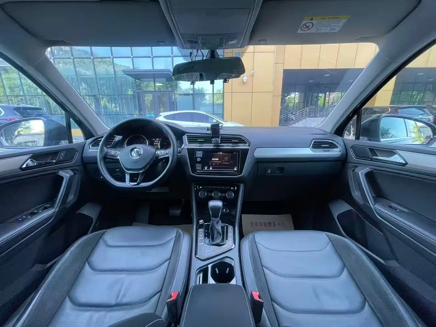 Volkswagen Tiguan L 2018 Facelift 330TSI Automatic 2WD Comfort Edition фото 8