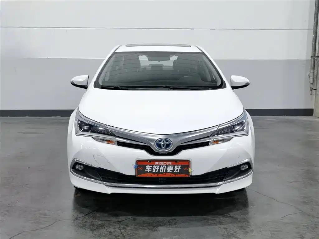 Toyota Corolla 2018 Hybrid 1.8L E-CVT Smart Edition фото 3