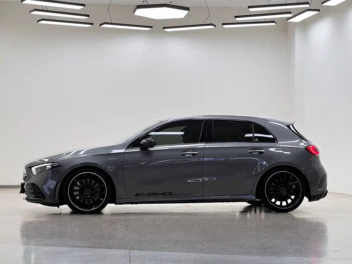 Mercedes-Benz A-Class AMG (Import) 2020 AMG A 35 4MATIC фото 4