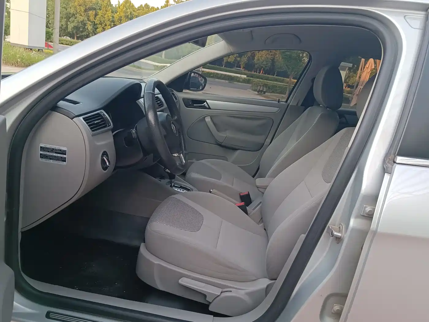 Volkswagen Bora 2012 1.6L Automatic Fashion Value Edition фото 7