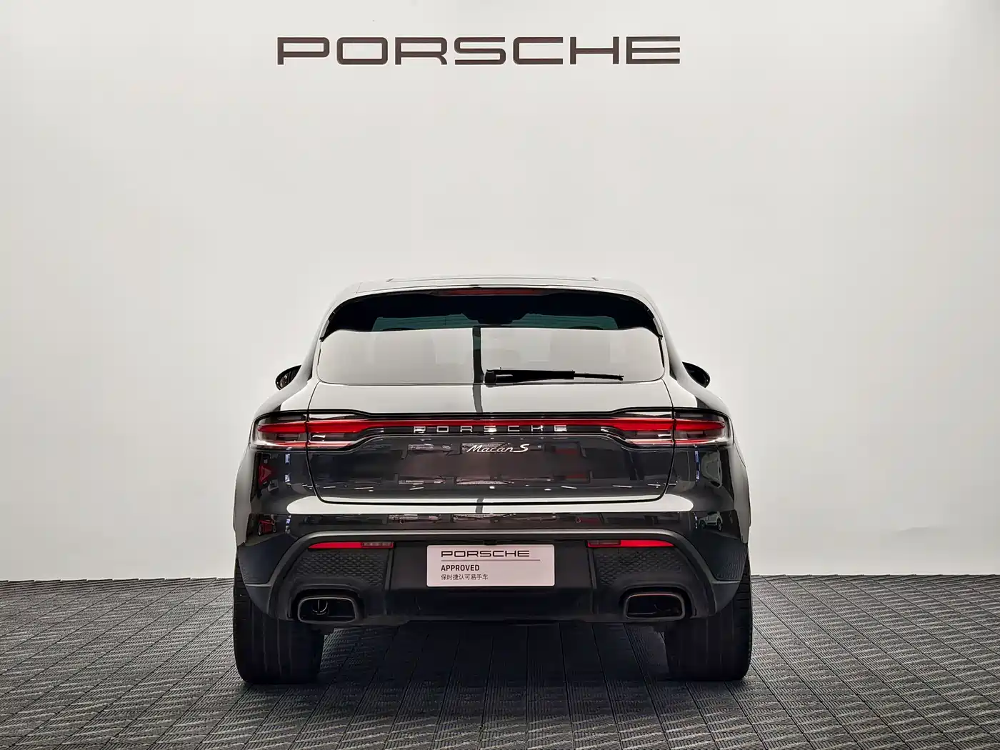 PORSCHE MACAN