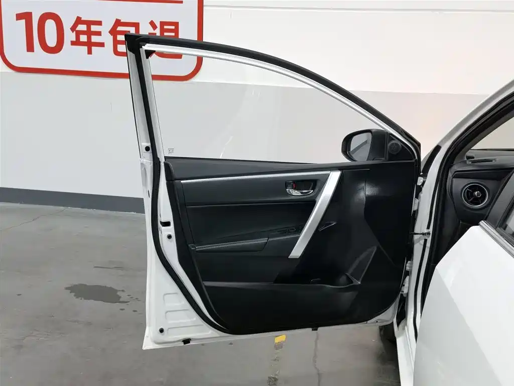 Toyota Corolla 2018 Hybrid 1.8L E-CVT Smart Edition фото 8