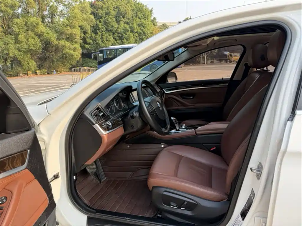 BMW 5 Series 2014 525Li Leading фото 8